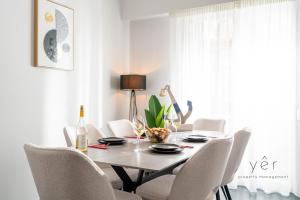 Elegant & Modern 2BR Apartment - Pireaus Center and Marina