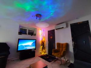 Space House & Surprise - Disneyland & Paris