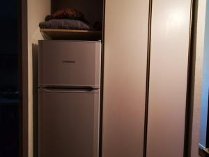 Le Lavandou, T2 cabine - 4 personnes, vue mer, accès direct à la plage - FR-1-803-61