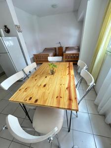 Monoambiente cercano al monumento