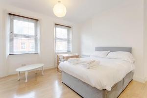 Modern West Ken Studio Retreat