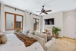 Central, Upscale Sanctuary with Rooftop Views