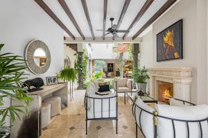 Central, Upscale Sanctuary with Rooftop Views