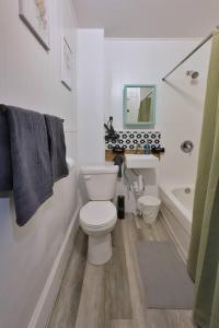 Private Balcony View Riverside Walk Prime Downtown