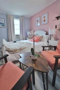 Private Balcony View Riverside Walk Prime Downtown