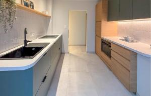 2 Bedroom Cozy Apartment In De Haan