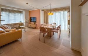 2 Bedroom Cozy Apartment In De Haan