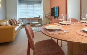 2 Bedroom Cozy Apartment In De Haan
