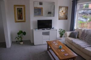 Swansea Greenescape – Family 3-Bed with Garden