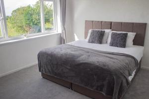 Swansea Greenescape – Family 3-Bed with Garden