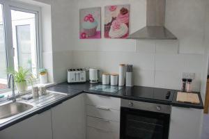 Swansea Greenescape – Family 3-Bed with Garden