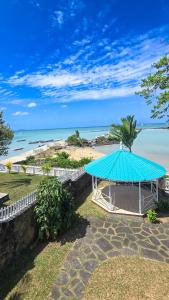 Picturesque Seafront Duplex - Seaview & Beach Access