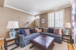 Stylish Chelsea Escape with Charm