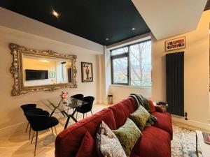 Modern New Build Flat Just 300m -Tube Station