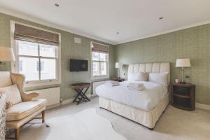 Stylish Chelsea Escape with Charm