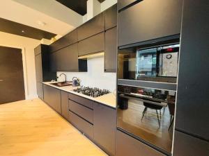 Modern New Build Flat Just 300m -Tube Station