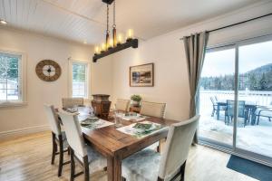 Centenary Lakefront 5 Bedroom Home with Hot Tub