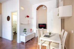 Duomo-Navigli - Apartment with Wi-Fi, Netflix, A-C