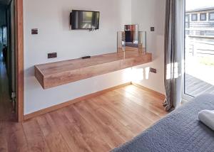 Cherry Bird Lodge Escape