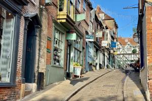 Stunning Flat next to Cathedral - Pass the Keys