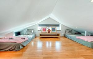 1 Bedroom Beach Front Home In Ludvigsborg