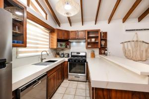 Newly Remodeled Villa Across from the beach