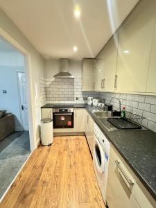 Stylish Apartment close to Central London!