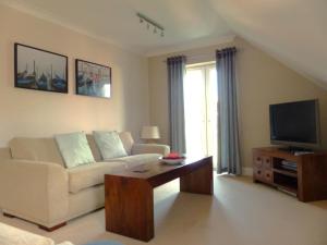 Basingstoke Apartments - St Raphael House, City Centre Charming Apartments