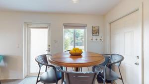 Pinecrest #1 2BR 4 Beds Free Parking