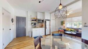 Colorful 22 Villa in Lil Havana, Free Parking