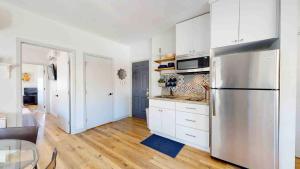 Colorful 22 Villa in Lil Havana, Free Parking