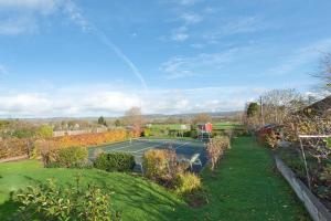 Magnificent Getaway - Tennis, Climbing & More!