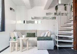 LE DUPLEX DES VIGNES, Idéal PRO, Confortable et Paisible dans le Sundgau en Sud Alsace, Aéroport Bâle-Mulhouse à 25 mn en voiture, Arrivée autonome, Wi Fi haut débit, 2 places de Parking Gratuit