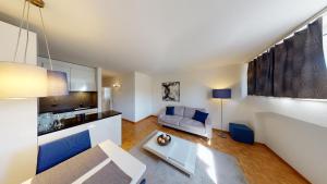 Unique Serviced Living @ Airport Line Colmarer