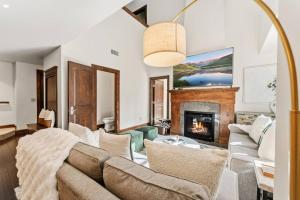 Beaver Creek Penthouse with Pool, Hot Tub, Walkable