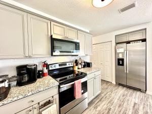 Doxie Cottage Close to WEC Springs and More