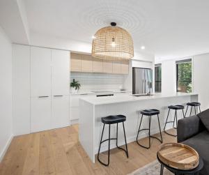 Stylish Sun Soaked Duplex Walk to Beach