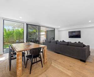 Stylish Sun Soaked Duplex Walk to Beach