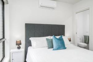 Stylish City Edge Home with Balcony and Parking