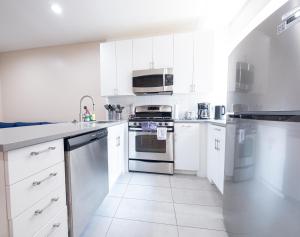 3BR apt two blocks to Central Park elevator, laundry, virtual doorman