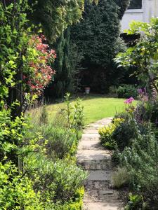 Two bedroomed Cosy cottage close to Wakefield and motorway networks Ideal for long stays and contractors