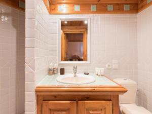 Courchevel 1850 - Appartement skis aux pieds avec spa, 3 chambres pour 6 personnes - FR-1-564-115