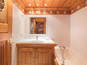 Courchevel 1850 - Appartement skis aux pieds avec spa, 3 chambres pour 6 personnes - FR-1-564-115