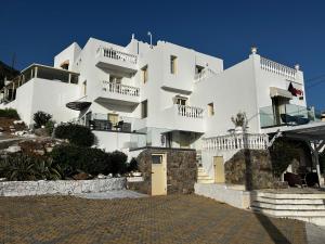 Entire Villa full View 3 bedrooms 3 bathrooms 3 kitchens