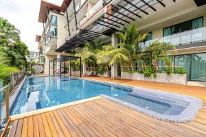 2 bedroom penthouse with terrace and great view!