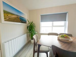 West Coast View 2 Bedroom Modern Apartment