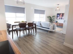 West Coast View 2 Bedroom Modern Apartment