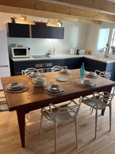 Les Pierres Salées, Family home