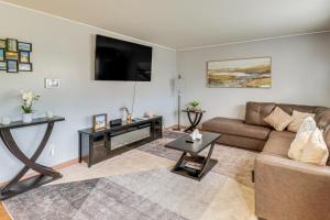 Near Beaches, Base and Bay! Hampton Home with Backyard