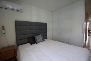 OPORTO GUEST Natária Flats with Parking